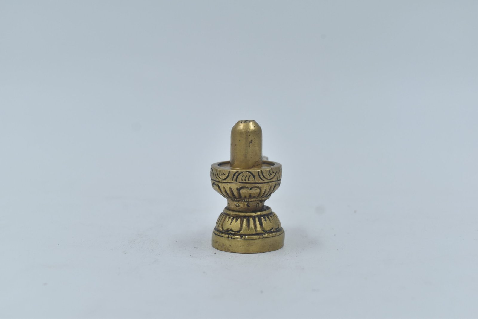 Pure Brass Shivling – Handcrafted Brass Shiva Lingam for Pooja | Small Brass Shivling Idol for Home Temple, Meditation & Gifting | Mini Brass Sivalingam Murti