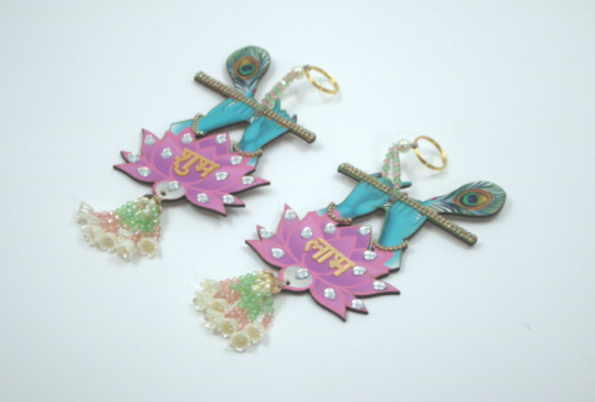 Bansuri Shubh Labh Hanging – Musical Flute Motif Decorative Wall & Door Ornament, Auspicious Pooja Room Décor, Festival & Wedding Hanging