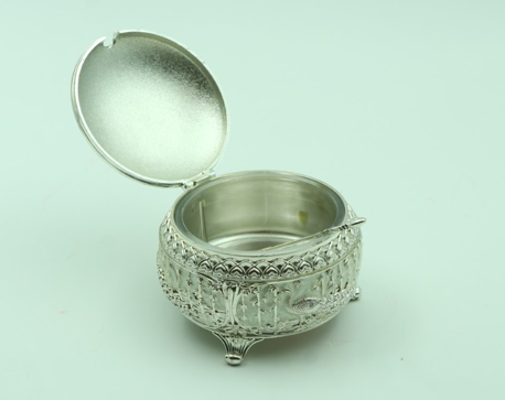 Peacock Mukhwas Container – White-Silver Circular Elegant Mouth Freshener Box for Festive Gifting and Home Decoration