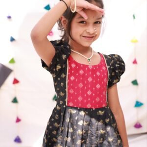 Rani Patch Parrot Motif Balloon Sleeves