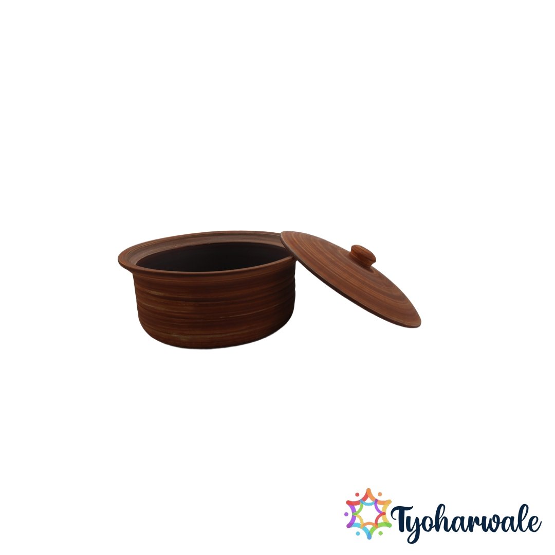 Traditional clay kadhai with matching lid for healthy Indian cooking.