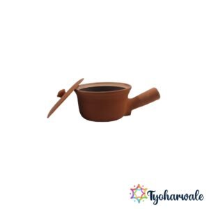 1.75L traditional clay handle pot with matching lid for family cooking.